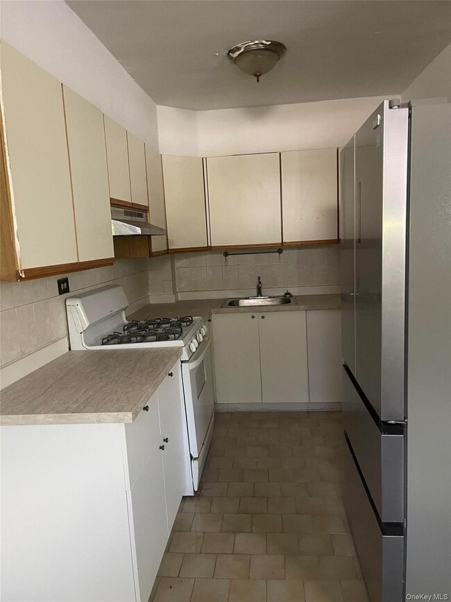 Building Photo - 152-72 Melbourne Ave