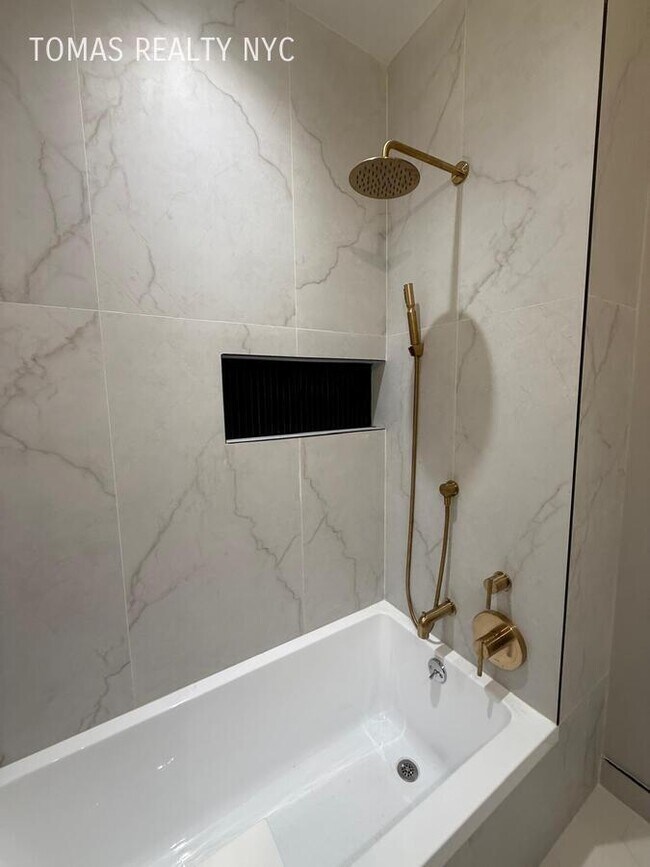 Building Photo - 1890 Pelham Pkwy S