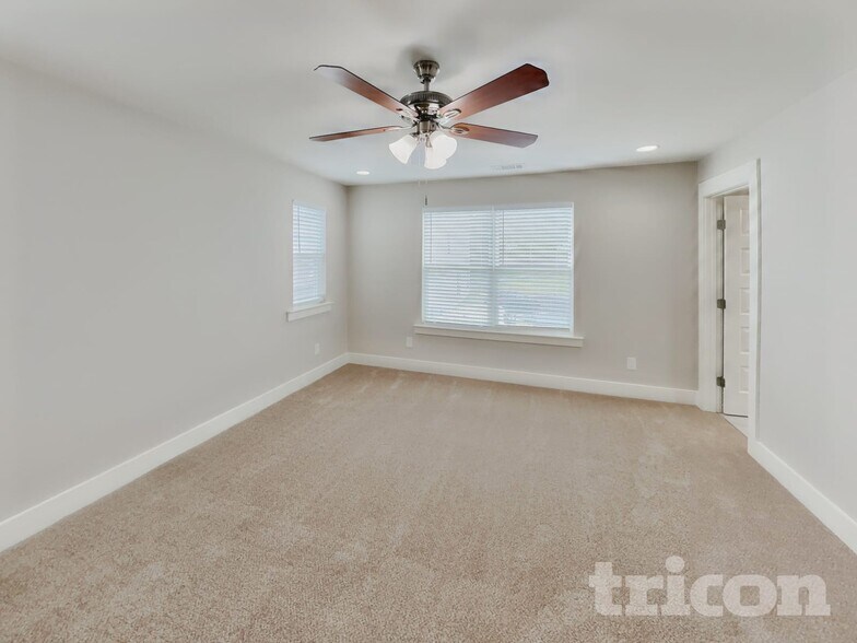 Building Photo - 1326 Sula Dr