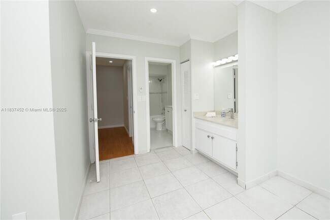 Building Photo - 10945 SW 113th Pl