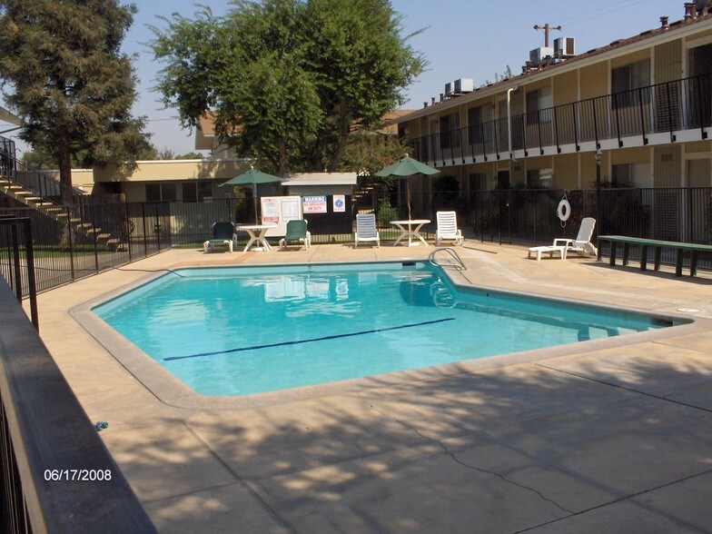 Family Friendly secure complex - 3334 N Fruit Ave