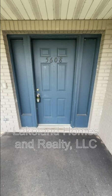 Building Photo - 5608 Lake Fox Cir