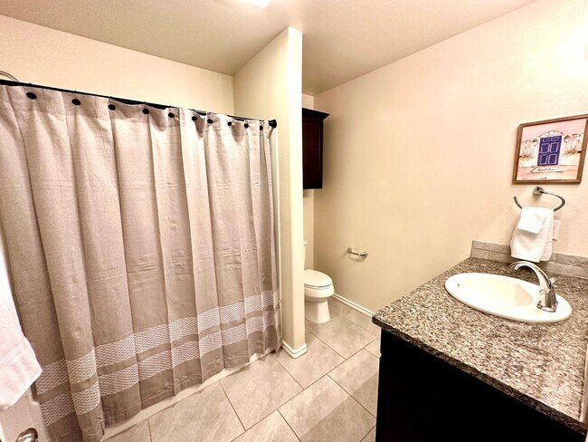 Building Photo - Furnished Short Term Rental