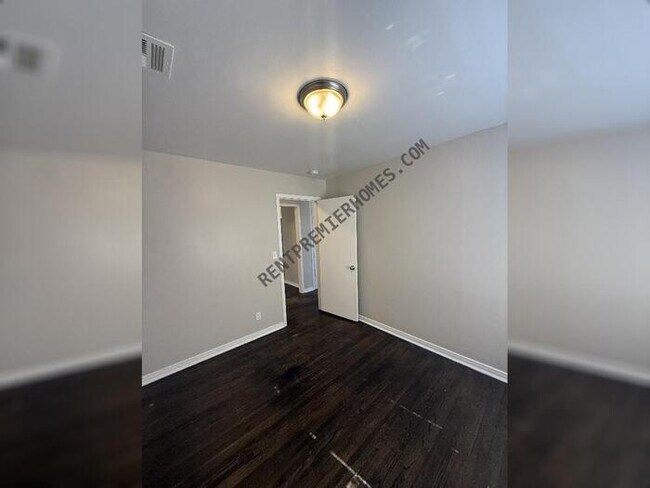 Building Photo - 4804 N Woodward Ave