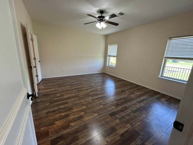 Building Photo - Elegant Living in the Heart of OKC – Impec...