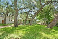 Building Photo - 3103 S Oak Dr