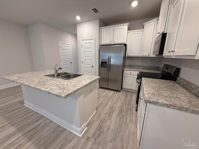Building Photo - 9007 Golden Eye Dr
