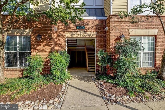 Building Photo - 2203 Westcourt Ln