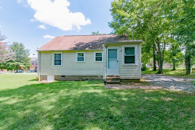 Building Photo - 430 Kelly Ln