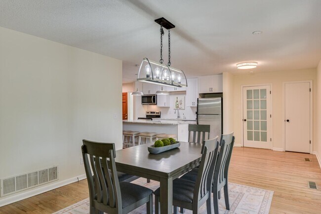 Building Photo - 1209 Azalea Dr