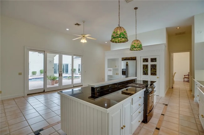 Building Photo - 8414 Poinciana Pl