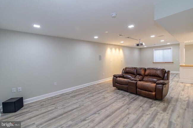 Building Photo - 823 S Haines Cir