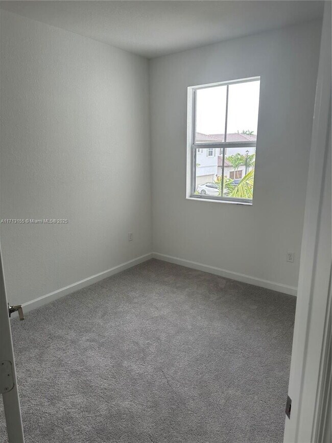 Building Photo - 2430 SE 24th St