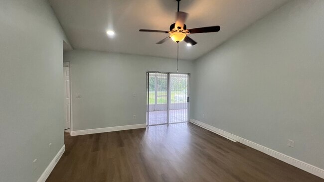 Building Photo - 567 Queensbridge Dr