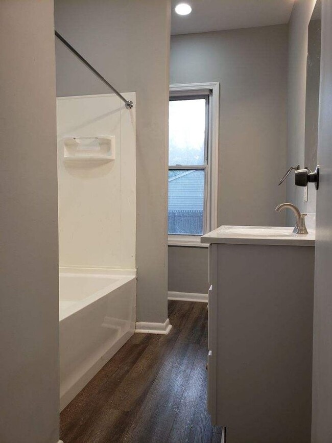 Building Photo - Newly Renovated 4 Bedroom, 1 Bath! Ready for Move-In!!!!