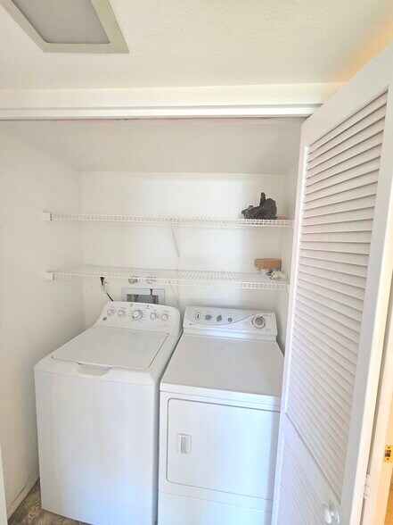 Laundry in Unit - 1044 E Pueblo Rd