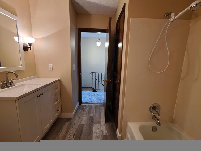 Building Photo - 1488 Bradshire Dr