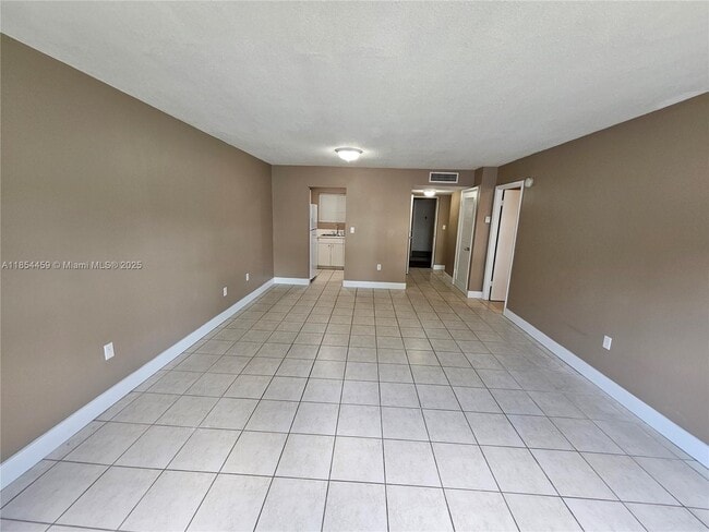 Building Photo - 7490 Miami Lakes Dr