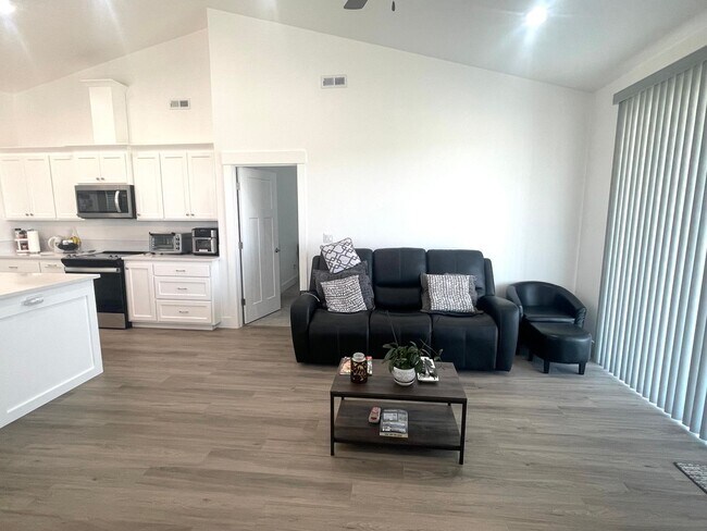 Building Photo - Gorgeous New Construction Townhome