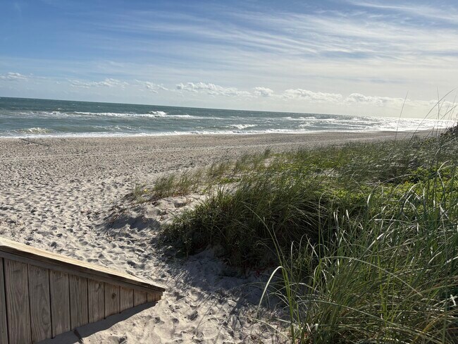 Building Photo - 562 Carousel Ln