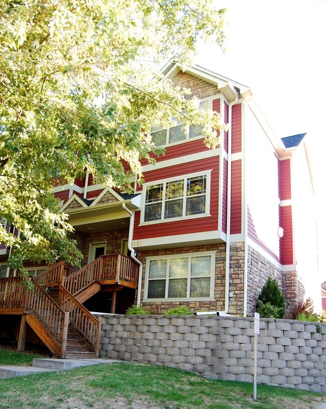 Building Photo - 1838 N Dubuque St