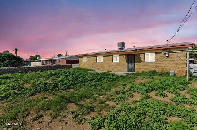 Building Photo - 10060 Kellogg St