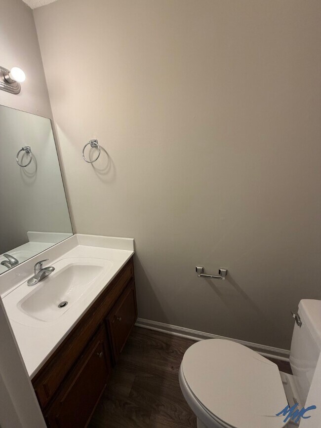 Building Photo - 2558 Oak Hill Dr