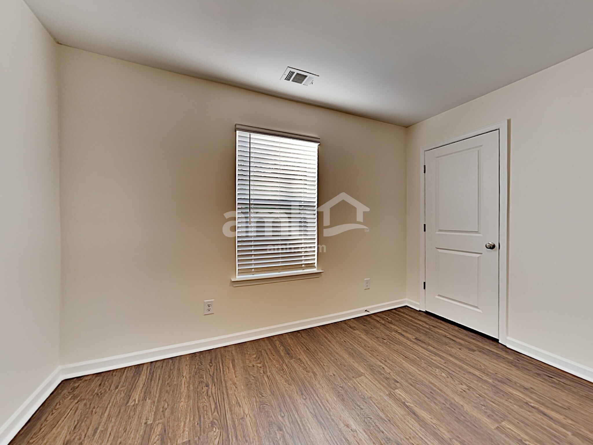 Building Photo - 441 Camp dr
