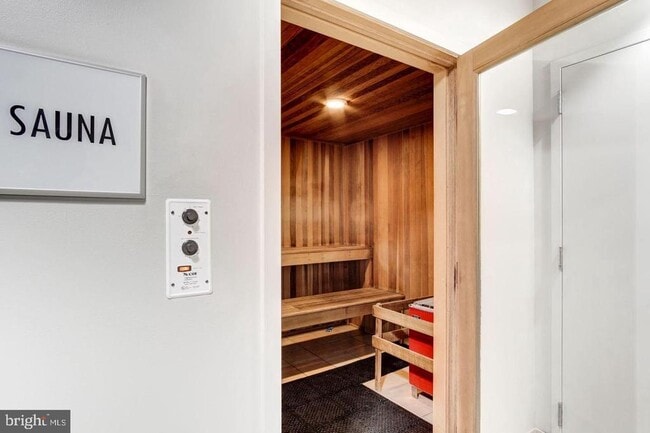 Building Photo - 1011 Arlington Blvd