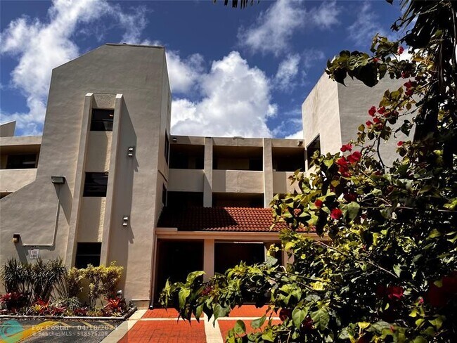 Building Photo - 112 Lake Emerald Dr