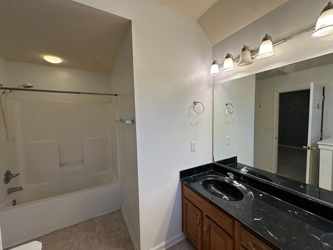 Building Photo - Spacious 4BR/3.5BA Two-Story Home in Queenswood Subdivision