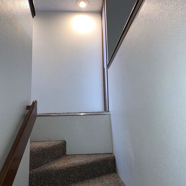 Building Photo - 919 S Garden Dr