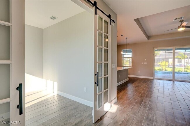 Building Photo - 428 SW 28th Pl