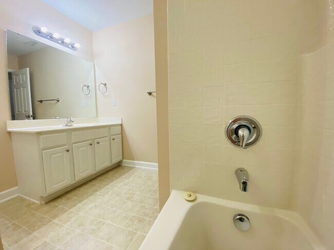 Building Photo - Luxury 3 Bedroom  Townhome in South Durham...