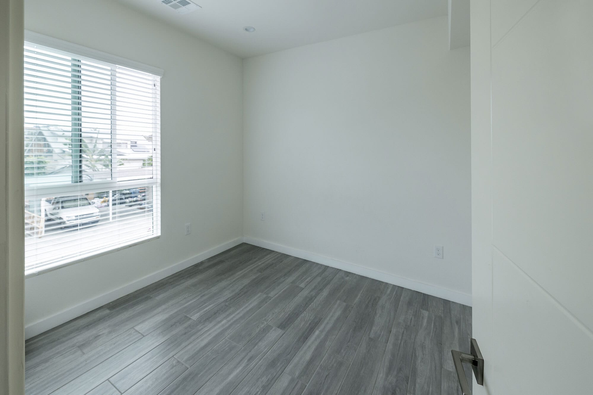 Building Photo - 1128 W 39th St