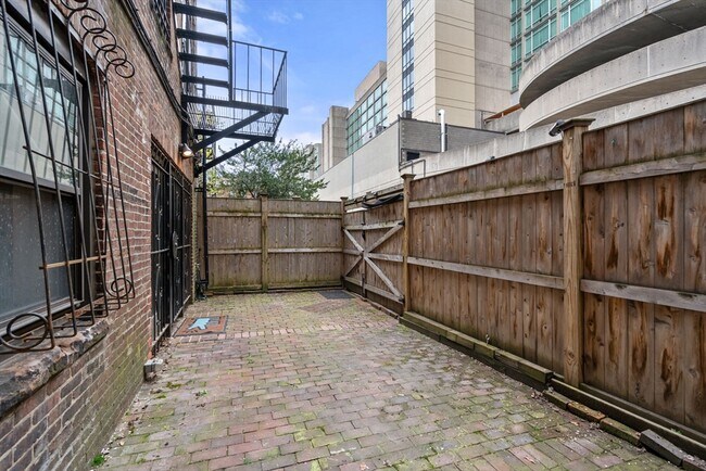 Building Photo - 69 St Botolph St
