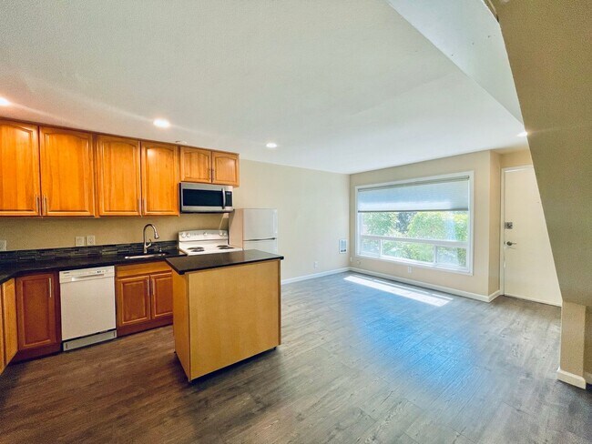 Building Photo - 120 14th Ave