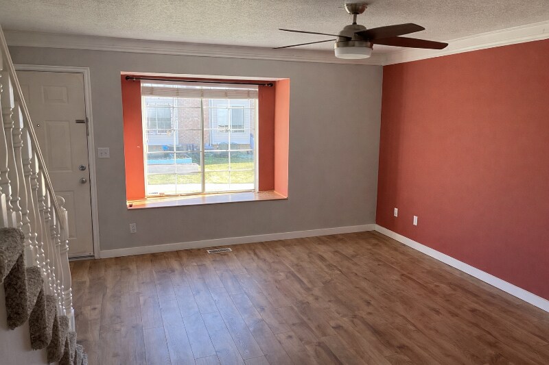 Building Photo - 573 E Main St