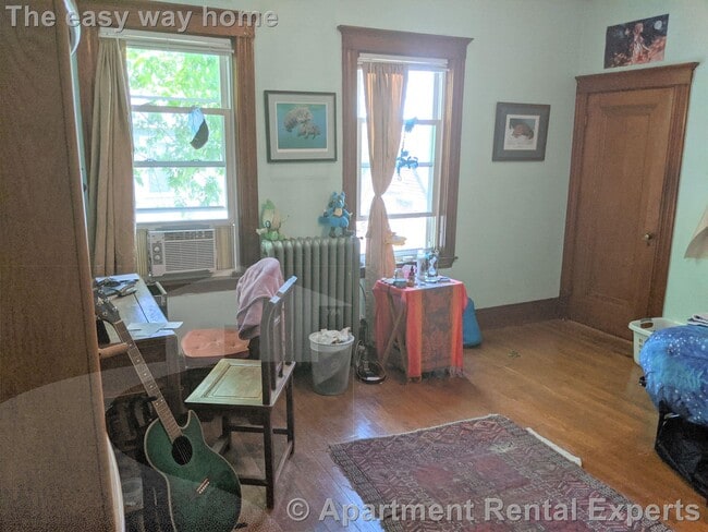 Building Photo - TEELE SQ 2BR * Parking Included - All Util...