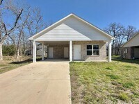 Building Photo - 1004 Woodland Dr