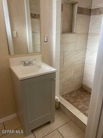 Building Photo - 14633 Valentin Dr