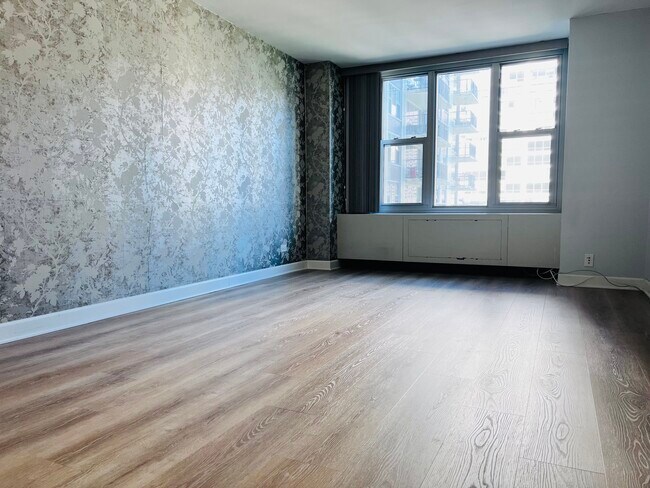 Building Photo - 400 E Randolph St