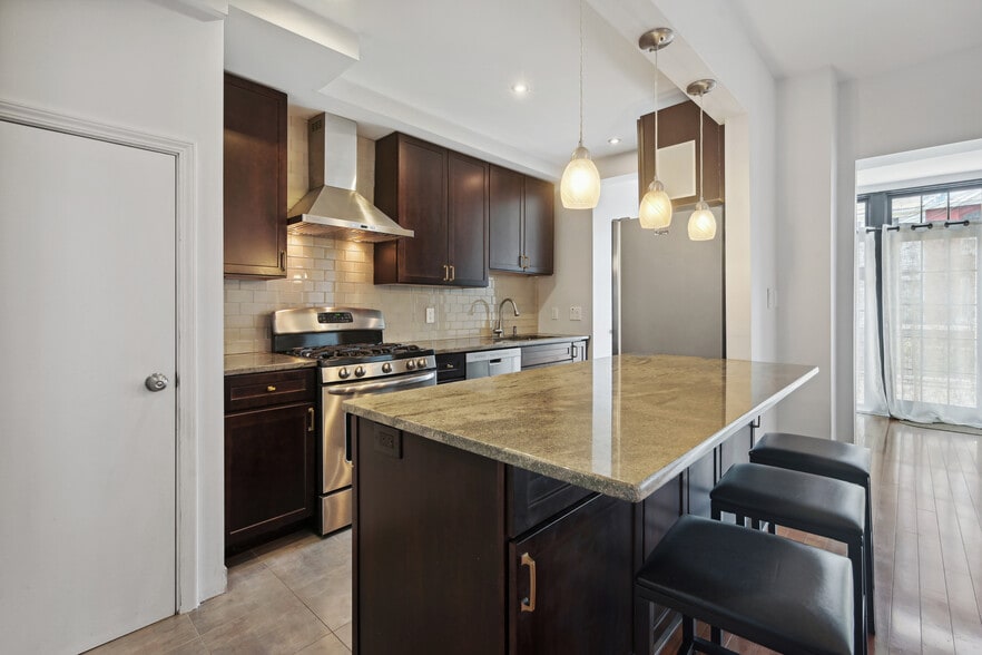 Building Photo - 1452 Spring Rd NW