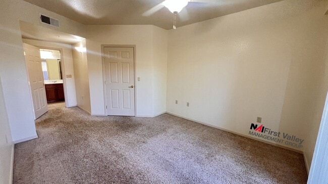 Building Photo - 2 Bedrooms, 2 Baths