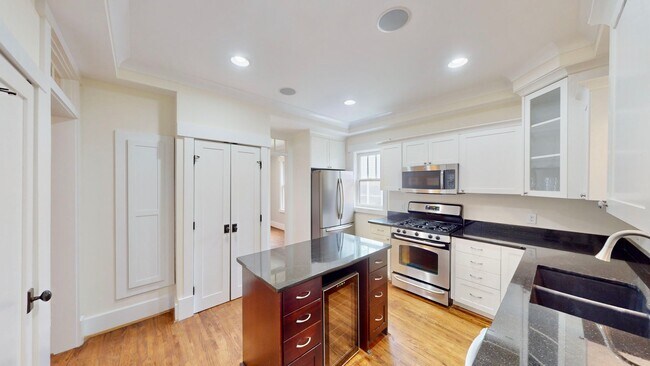Building Photo - 2320 Chesterfield Ave
