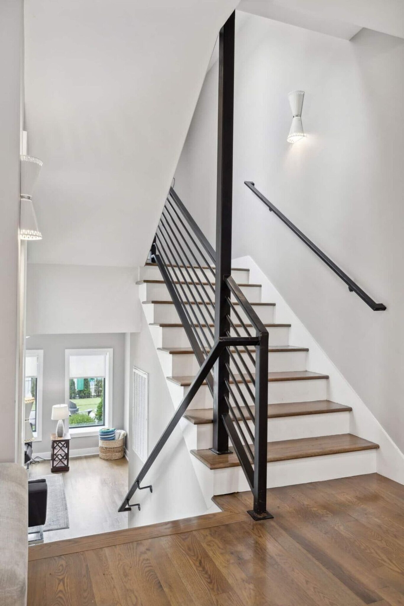 Building Photo - 425b 36th Ave N