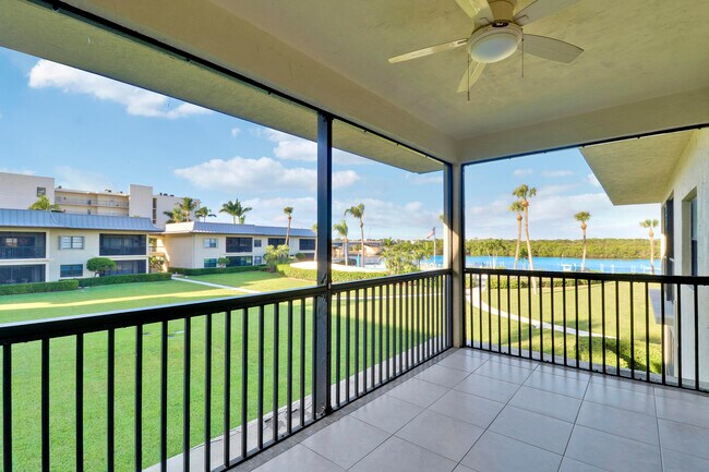 Building Photo - 275 S Beach Rd