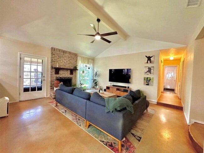 Building Photo - 1101 Stoneoak Ln