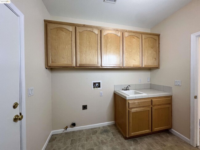 Building Photo - 1371 Brooktrail Dr