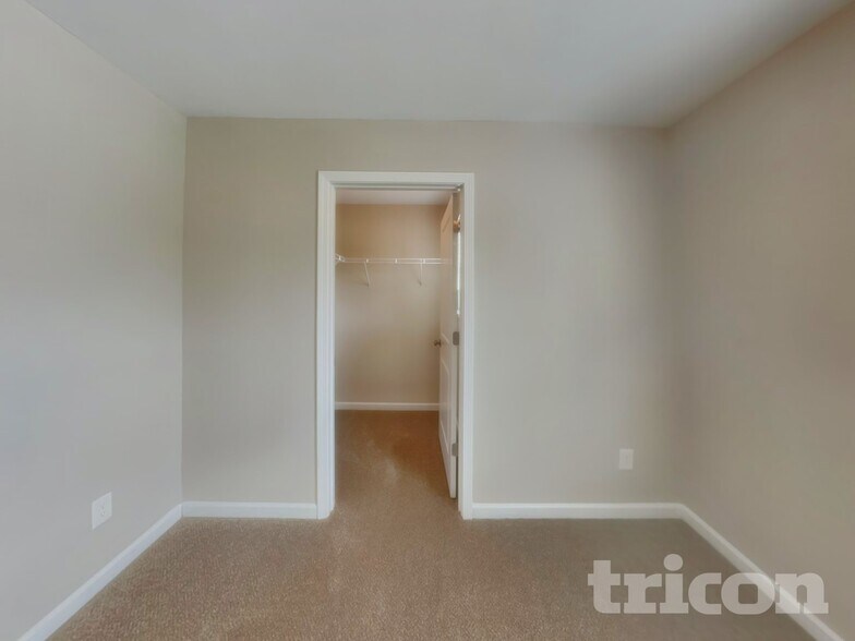 Building Photo - 325 Nutwood Trce